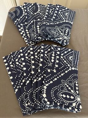 12 Cynthia Rowley cloth dinner napkins.